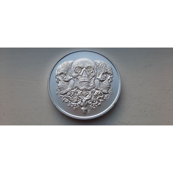 Art Round Sugar Skull Day Of Dead In coin capsule. 1 oz 999 SILVER - Picture 1 of 8